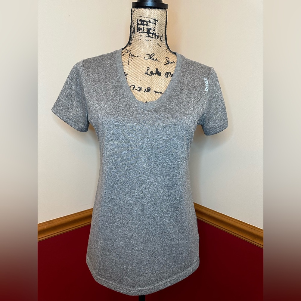 Reebok Shirt Womens Medium Gray Athletic V Neck Lightweight Ladies Activewear